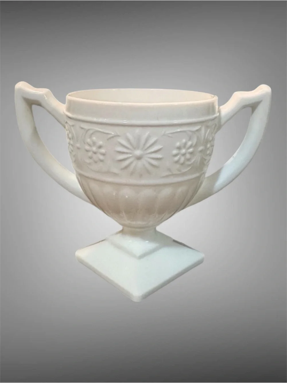 VINTAGE INDIANA GLASS WHITE MILK GLASS SUGAR BOWL